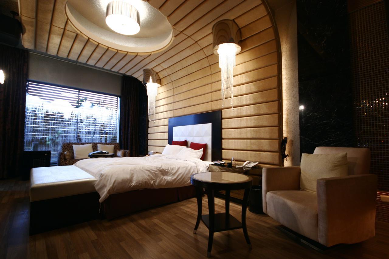 The Yorker Deluxe Motel Taoyuan Exteriör bild