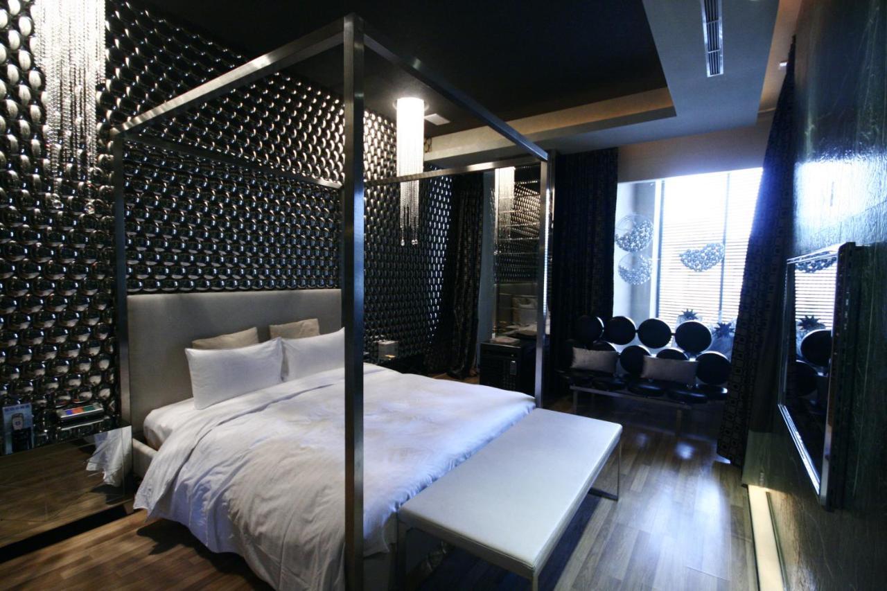 The Yorker Deluxe Motel Taoyuan Exteriör bild